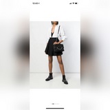 KARL представляет высококачественную сумку с чехлом, которую можно носить в руке