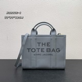 MJ Тоут-баг из кожи с текстурой личи - MARC JACOBS - the traveler tot.