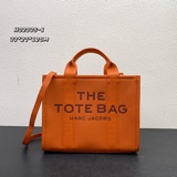 MJ Тоут-баг из кожи с текстурой личи - MARC JACOBS - the traveler tot.