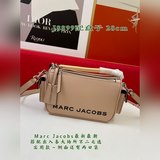 Новые модные осенне-зимние модели Marc Jacobs только что появились в продаже. Он