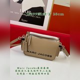 Новые модные осенне-зимние модели Marc Jacobs только что появились в продаже. Он