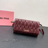 В комплекте с коробкой, новая модель Miumiu, изготовлена из импортной кожи ягнен