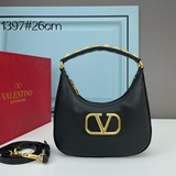Valentino STUD SIGN Сумка HOBO из телячьей кожи ~ - Ручка украшена крупным элеме