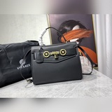 Классическая сумка Versace lcon подходит для повседневного использования и для р