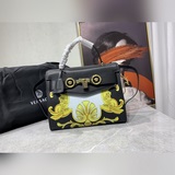 Классическая сумка Versace lcon подходит для повседневного использования и для р