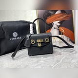 Классическая сумка Versace lcon подходит для повседневного использования и для р