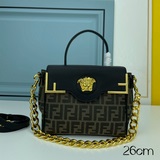 Versace и Fendi представляют совместную коллекцию века, серию Medusa, с культово