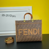 Сумка-тоут в наличии! Ограниченная серия капсульной коллекции Fendi x Skims с ис