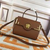[Отправить] Совместная коллекция Fendi и Versace： сумка-тоут в стиле почтальона.