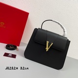 Versace с подарочной коробкой, в этом году действительно много ярких дизайнов! Н