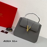 Versace с подарочной коробкой, в этом году действительно много ярких дизайнов! Н