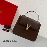 Versace с подарочной коробкой, в этом году действительно много ярких дизайнов! Н