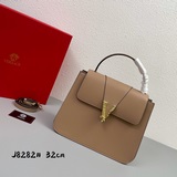 Versace с подарочной коробкой, в этом году действительно много ярких дизайнов! Н