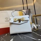 Маленькая сумка, качество оригинальной версии, синхронизирована с Versace. Эта с