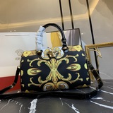 【Versace】 Классическая сумка-подушка Versace, лаконичный внешний вид, большой об