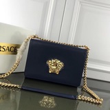Сумка Versace в форме органа появилась на рынке и стала новым трендом. В новую э