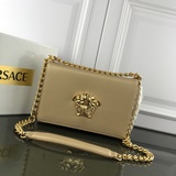Сумка Versace в форме органа появилась на рынке и стала новым трендом. В новую э