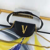 Этот пояс Virtus был впервые представлен на модном показе. Его название происход