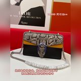 Комплект с коробкой, полностью из кожи. Это сочетание цветов просто великолепно.