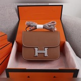 (Земляной желтый с серебряной застежкой) Hermès, произведено во Франции, большой
