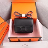 Hermès 19 см, сумка стюардессы Constance, черная эмалевая застежка Constance.