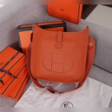 Hermes Evelyne Классическая практичная сумка через плечо с регулируемым ремнем. 