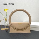 Сумка с коробкой, новая модель сумки-клатча от Jacquemus. Благодаря жесткому кор