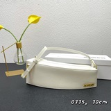 Новая сумка Jacquemus с нестандартной формой под мышкой в комплекте с коробкой. 