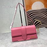 【Комплектация】 Новая модель сумки через плечо от Jacquemus, которая стала очень 