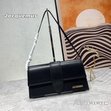 【Комплектация】 Новая модель сумки через плечо от Jacquemus, которая стала очень 