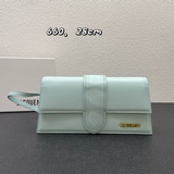 Новая сумка через плечо от Jacquemus, которая стала настоящим хитом в Instagram.