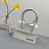 Сумка с отпечатком ладони Jacquemus, 20 см, через плечо, демонстрирует необычный