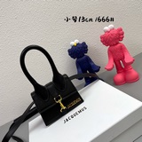 Новая модель Jacquemus с подарочной коробкой и замком на клапане. Как и прежде, 