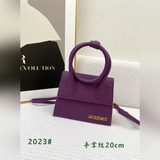 Сумка Jacquemus с красным ремешком, различные способы ношения, съемный ремешок н