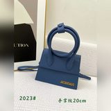 Сумка Jacquemus с красным ремешком, различные способы ношения, съемный ремешок н