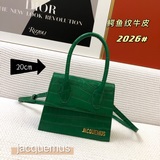 Сумка с крокодиловым принтом от Jacquemus с красным чехлом для губ. Различные сп