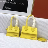 Сумка Jacquemus с крокодиловым принтом из весенне-летней коллекции 2021 года. Ра