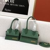 Сумка с крокодиловым принтом Jacquemus из весенне-летней коллекции 2021 года. Ра