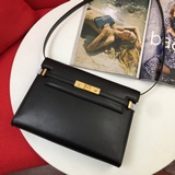 Сумка YSL Manhattan. Застежка-клапан. Металлическая поперечная планка на плечево