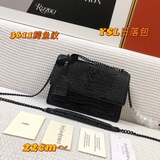 Сумка Saint Laurent с крокодиловым узором, такая же, как у Принца Вэнь и Чжэн Сю