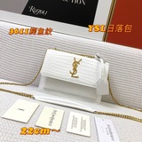 Сумка Saint Laurent с крокодиловым узором, такая же, как у Принца Вэнь и Чжэн Сю