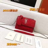 Сумка Saint Laurent с крокодиловым узором, такая же, как у Принца Вэнь и Ченг Су