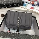 Sain Laurent, популярная модель 094, идеально подходит для уличной моды. Это пре