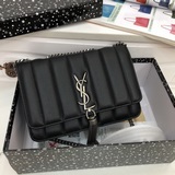Sain Laurent, популярная модель 094, идеально подходит для уличной моды. Это пре