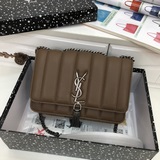 Sain Laurent, популярная модель 094, идеально подходит для уличной моды. Это пре