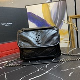 Оригинальные сумки SAINT LAURENT в наличии! Сумка с логотипом на передней сторон