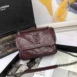 Оригинальные сумки SAINT LAURENT в наличии! Сумка с клапаном и логотипом на пере
