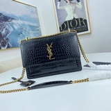 Шу Ци и Ван Цзэньвэнь носят одинаковые сумки Saint Laurent из последней коллекци