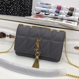 Сенсационная модель 090# от Saint Laurent — любимый аксессуар многих звезд Голли