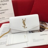 ysl Суперпрактичная маленькая сумка. Кожа с шариковым узором. Ремешок можно снят
